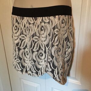 Style Saint lace mini skirt‎